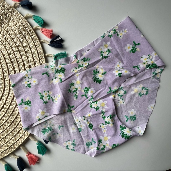 Victoria's Secret No-Show Hiphugger Panty Tinted Lilac Floral Small NEW - Picture 6 of 6